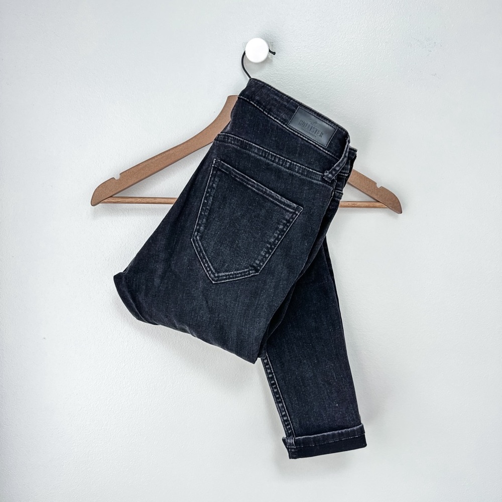 Hollister Distressed Jeans 27W 30L